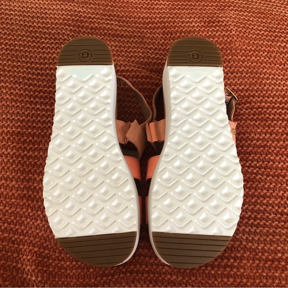 UGG Braelynn Leather Platform Sandals Size 7 - Picture 6 of 14